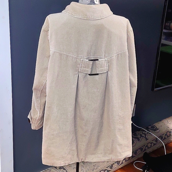 ✨Host Pick✨ Women's Corduroy Tan Jacket - Picture 3 of 13